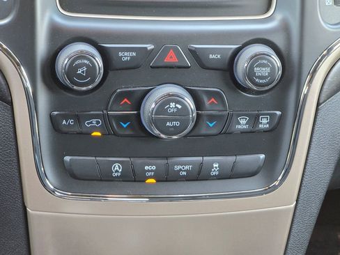 Used 2016 Jeep Grand Cherokee Laredo w/ Quick Order Package 23E AWD/4WD image 34