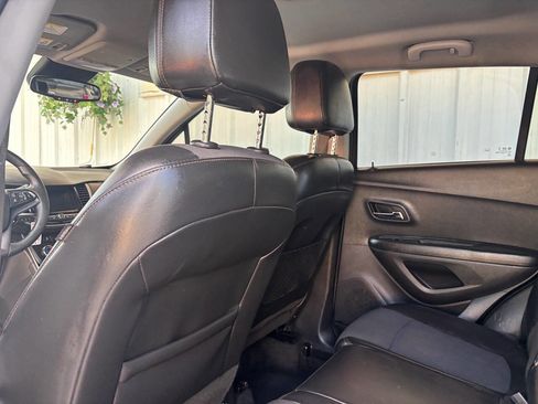 Used 2021 Chevrolet Trax LT image 12