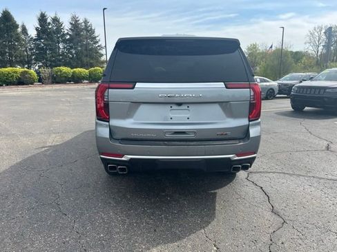 Used 2025 GMC Yukon Denali AWD/4WD image 3