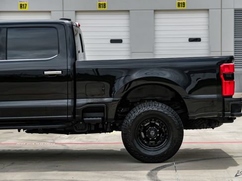 Used 2024 Ford F350 Platinum w/ Tremor Off-Road Package AWD/4WD image 9