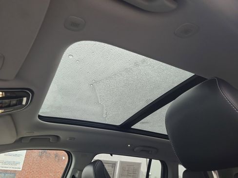 Used 2023 Jeep Grand Cherokee Limited w/ Luxury Tech Group II image 24