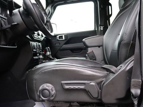 Used 2022 Jeep Wrangler Unlimited Sahara w/ Cold Weather Group AWD/4WD image 41