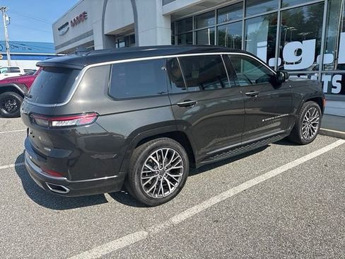 Used 2024 Jeep Grand Cherokee L Summit AWD/4WD image 11
