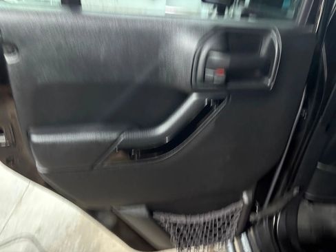 Used 2017 Jeep Wrangler Unlimited Sahara image 12