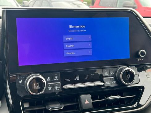 Used 2023 Toyota Highlander XLE image 30