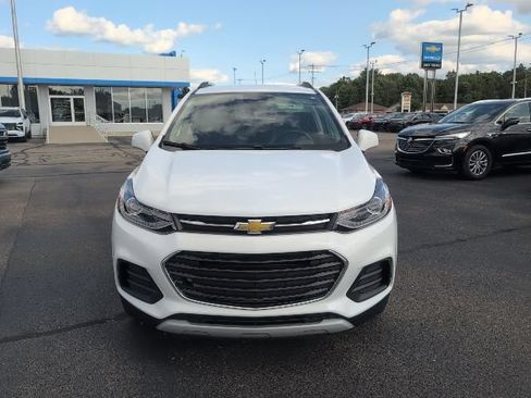 Used 2022 Chevrolet Trax LT w/ LT Convenience Package AWD/4WD image 11