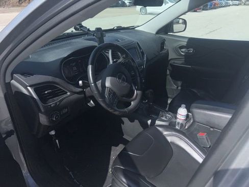 Used 2019 Jeep Cherokee Latitude Plus image 10