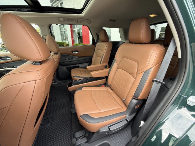 Certified 2022 Nissan Pathfinder Platinum w/ Cargo Package AWD/4WD image 24
