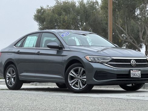 Used 2022 Volkswagen Jetta SE image 2