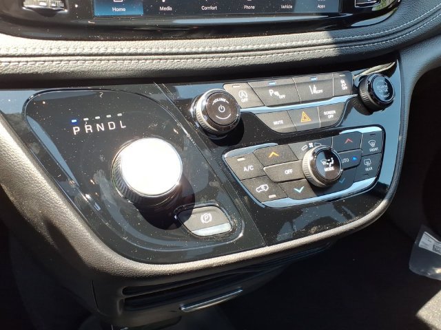 New 2027 Chrysler Pacifica Select FWD image 18