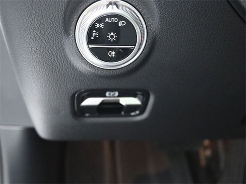 Used 2025 Mercedes-Benz C 300 Sedan image 20