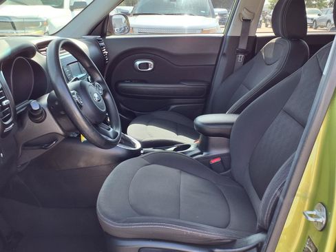 Used 2015 Kia Soul FWD image 17