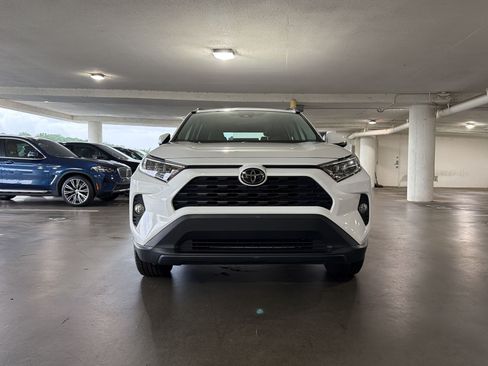 Used 2020 Toyota RAV4 XLE Premium FWD image 5