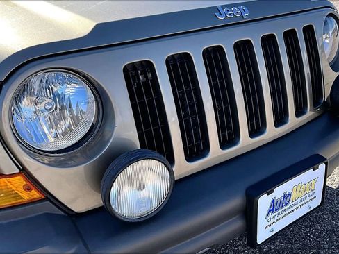 Used 2005 Jeep Liberty Renegade AWD/4WD image 27