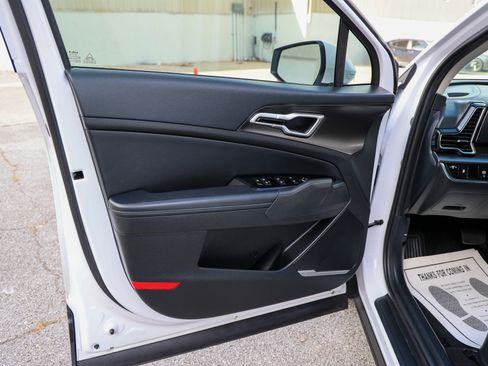 Used 2025 Kia Sportage EX FWD image 31