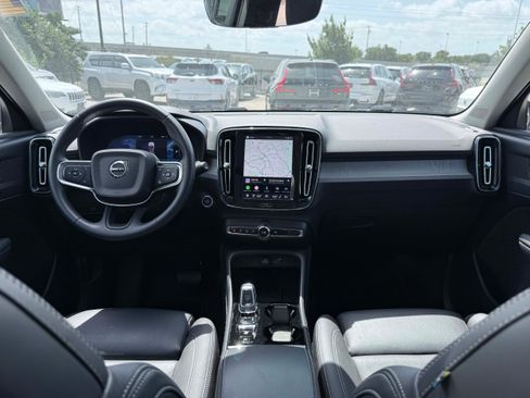 Certified 2025 Volvo XC40 B5 Plus AWD/4WD image 12