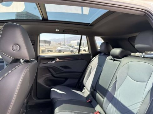 New 2026 Volkswagen Tiguan SE R-Line FWD image 13
