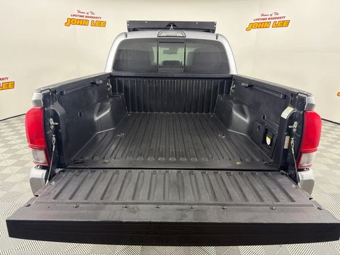 Used 2019 Toyota Tacoma TRD Sport image 5