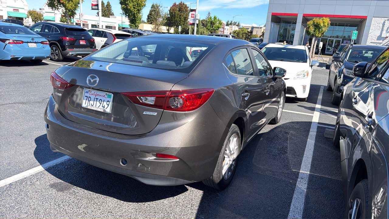 Used 2016 MAZDA MAZDA3 i Sport w/ Preferred Equipment Package FWD image 2