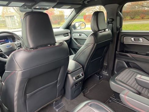 Used 2025 Ford Explorer ST-Line image 27
