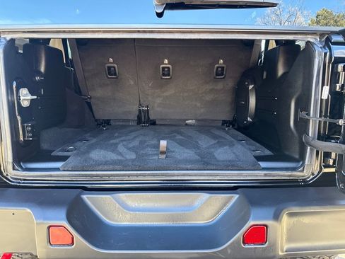 Used 2023 Jeep Wrangler Unlimited Rubicon w/ Cold Weather Group image 21