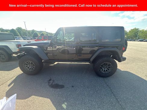 Used 2022 Jeep Wrangler Unlimited Rubicon w/ Cold Weather Group AWD/4WD image 3