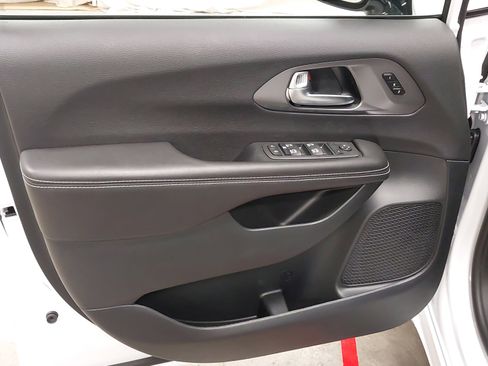 New 2026 Chrysler Pacifica Select image 24