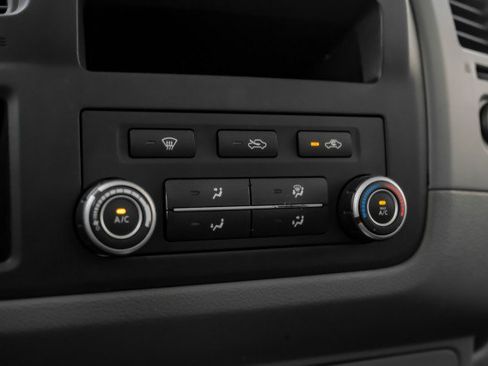 Used 2021 Nissan NV 2500 S image 30