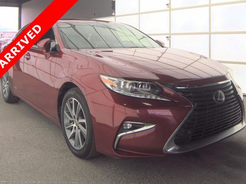 Used 2017 Lexus ES 300h image 3