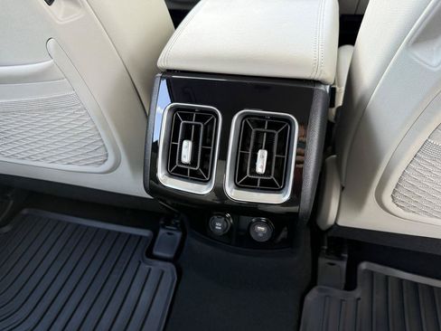 Used 2022 Kia Sorento AWD SX Prestige Plug-In Hybrid image 35