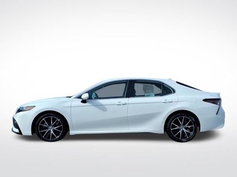 Used 2024 Toyota Camry SE image 22