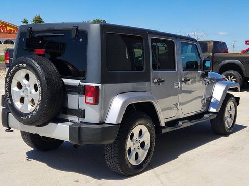 Used 2013 Jeep Wrangler Unlimited Sahara w/ Dual Top Group AWD/4WD image 6