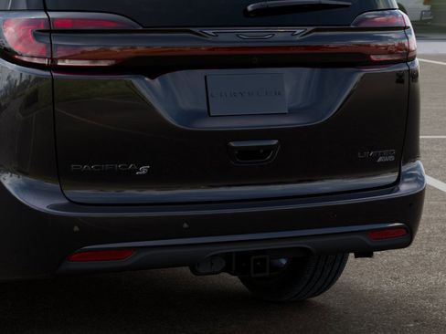 New 2027 Chrysler Pacifica Limited w/ S Appearance Package AWD/4WD image 15