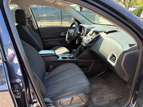 Used 2017 Chevrolet Equinox LS FWD image 18
