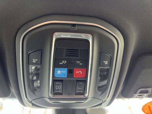 Used 2025 Jeep Grand Cherokee L Laredo image 36