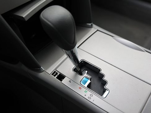 Used 2010 Toyota Camry LE image 26