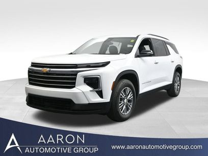 Used 2025 Chevrolet Traverse LT
