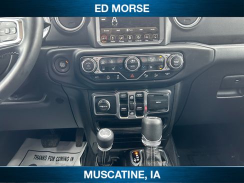 Used 2018 Jeep Wrangler Unlimited Sahara AWD/4WD image 11
