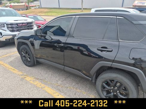 Used 2023 Toyota RAV4 LE AWD/4WD image 9