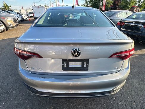 Used 2024 Volkswagen Jetta SE FWD image 6
