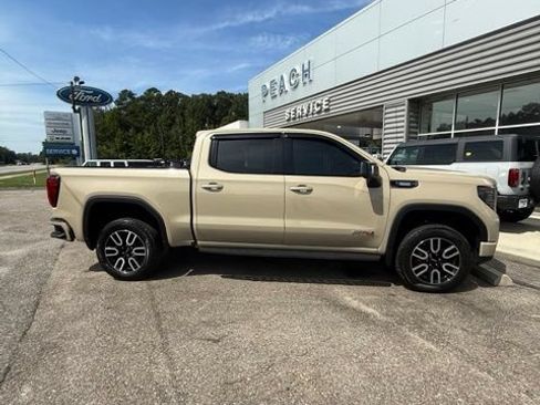 Used 2022 GMC Sierra 1500 AT4 w/ AT4 Preferred Package AWD/4WD image 3