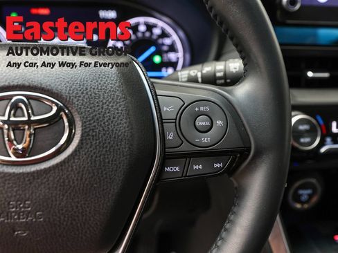 Used 2024 Toyota Venza LE AWD/4WD image 15