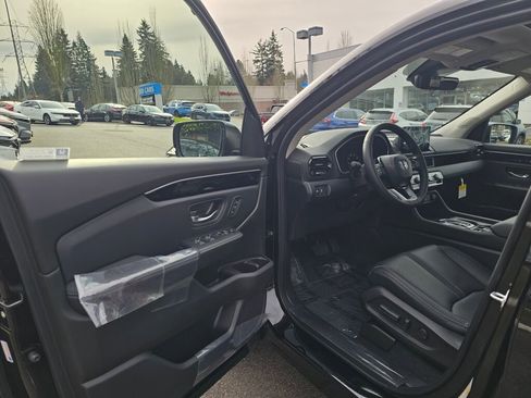New 2025 Honda Pilot Touring image 18