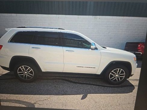 Used 2017 Jeep Grand Cherokee Limited AWD/4WD image 4
