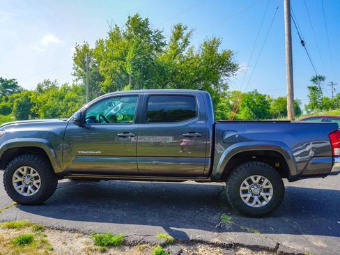 Used 2016 Toyota Tacoma SR5 w/ SR5 Appearance Package (SN) AWD/4WD image 6