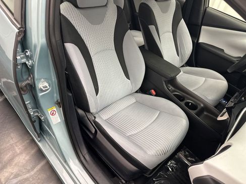 Used 2016 Toyota Prius Two image 9