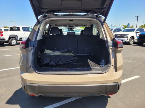 Used 2025 Nissan Rogue SV AWD/4WD image 28