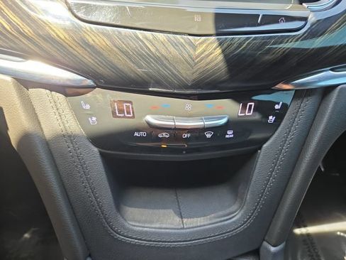 Used 2020 Cadillac XT6 Premium Luxury AWD/4WD image 31