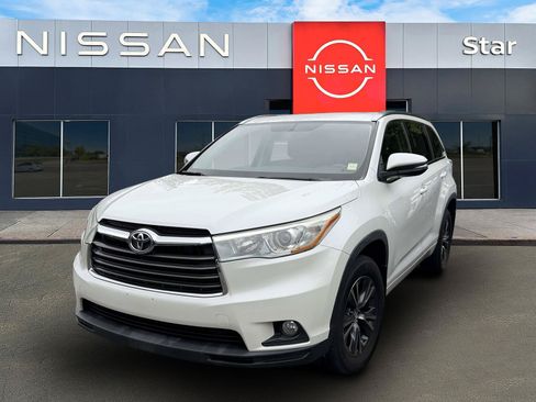Used 2016 Toyota Highlander XLE AWD/4WD image 3