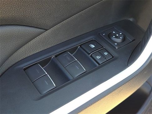 Used 2025 Toyota RAV4 XLE Premium image 20